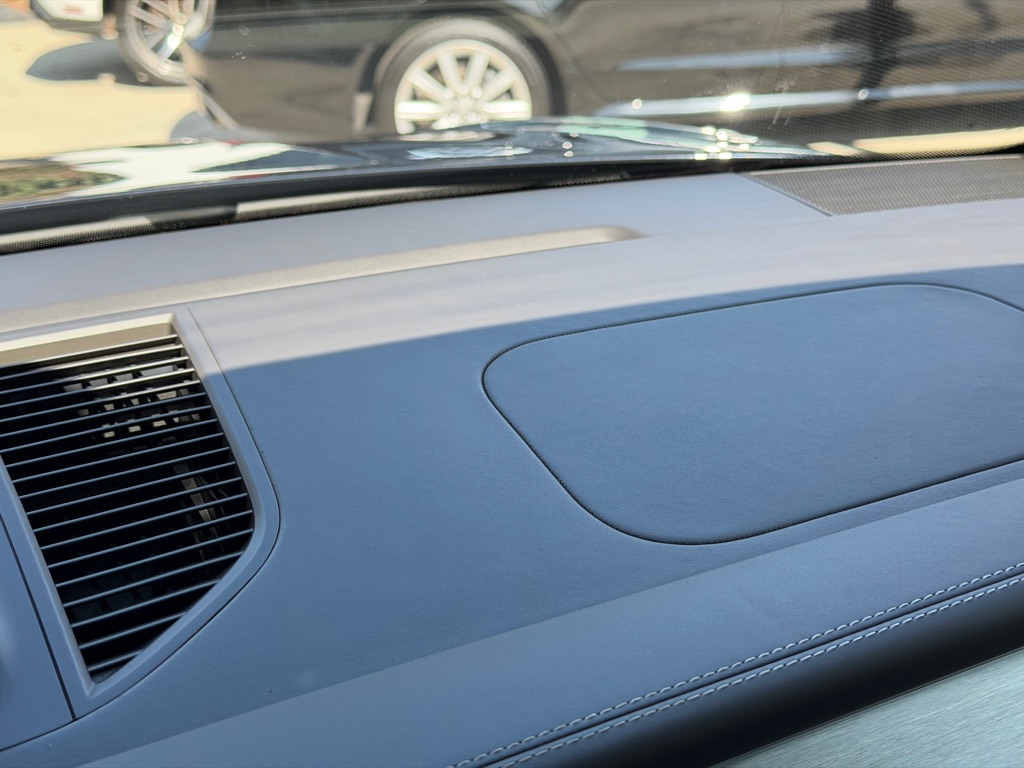 Photo 48 of this PORSCHE MACAN TURBO