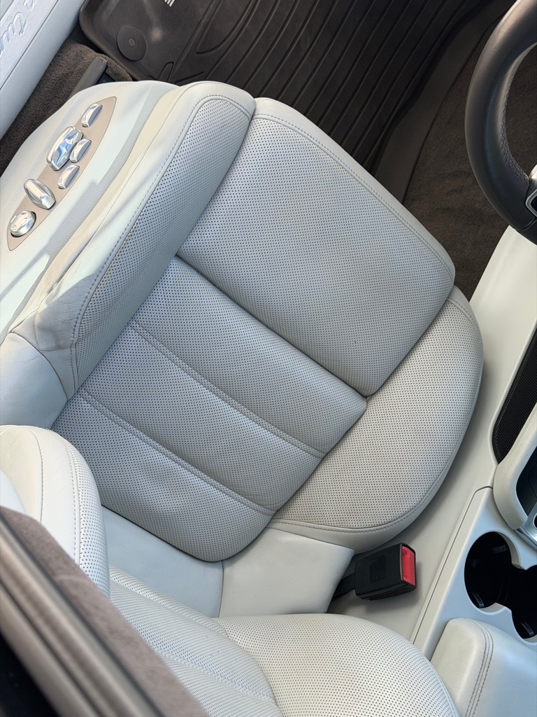 Photo 32 of this PORSCHE MACAN TURBO