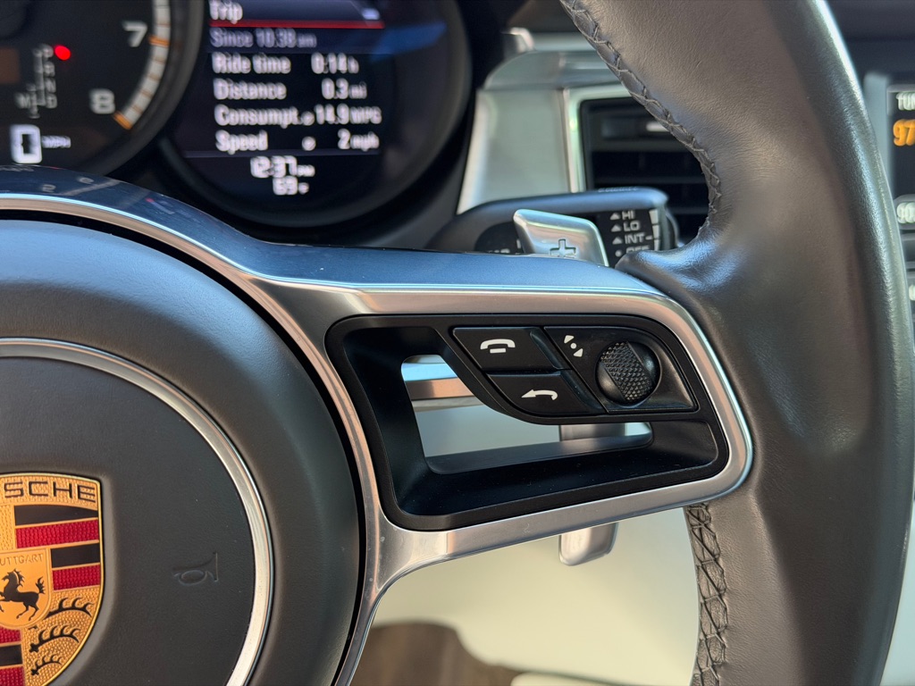 Photo 38 of this PORSCHE MACAN TURBO