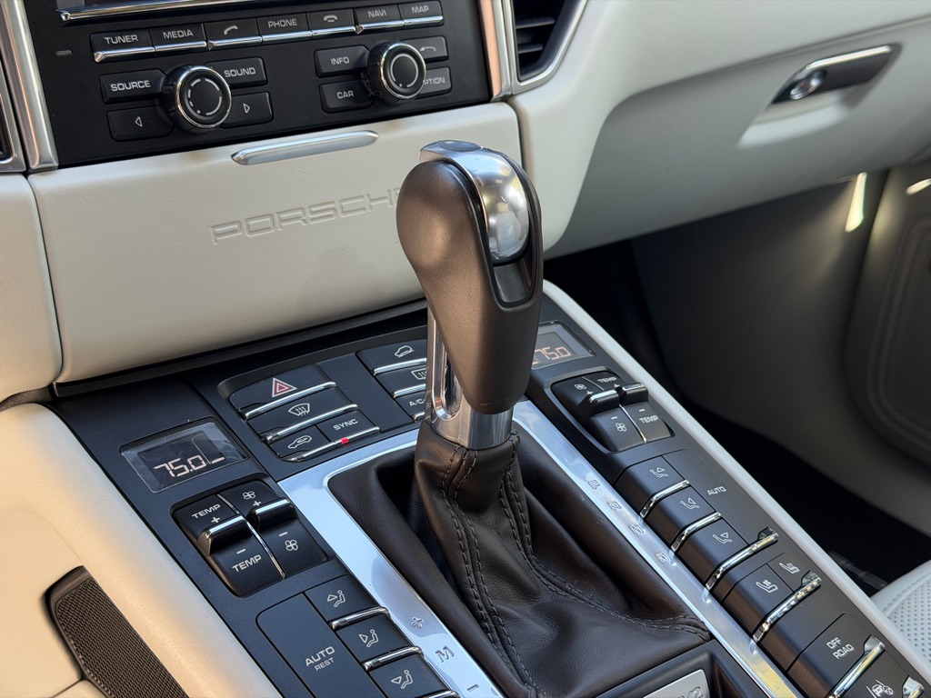 Photo 61 of this PORSCHE MACAN TURBO