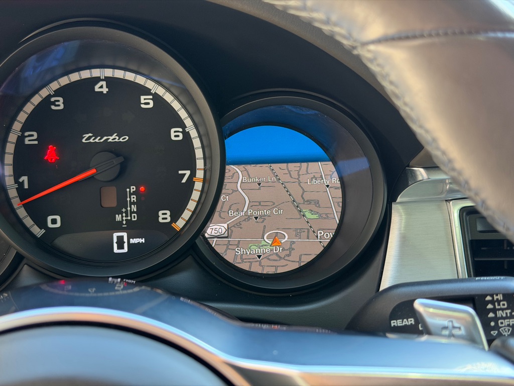 Photo 40 of this PORSCHE MACAN TURBO
