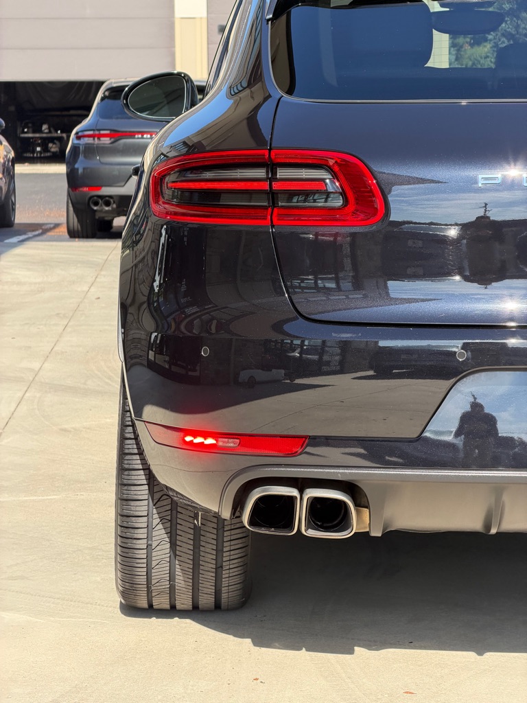 Photo 14 of this PORSCHE MACAN TURBO