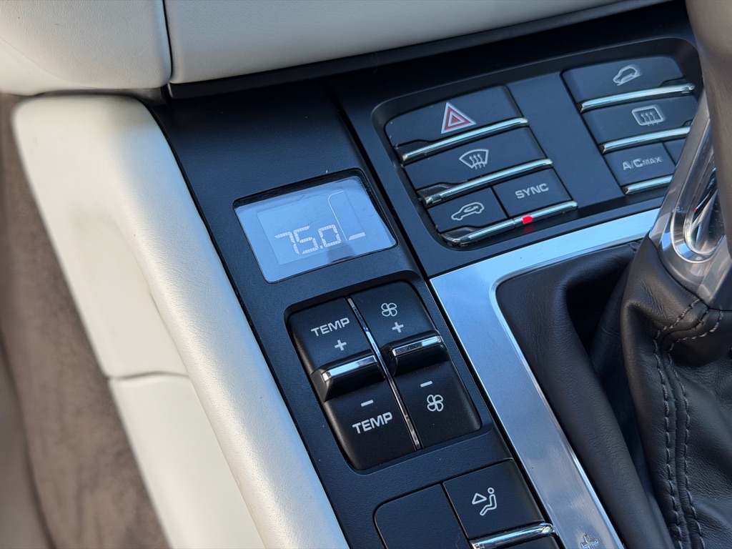 Photo 54 of this PORSCHE MACAN TURBO