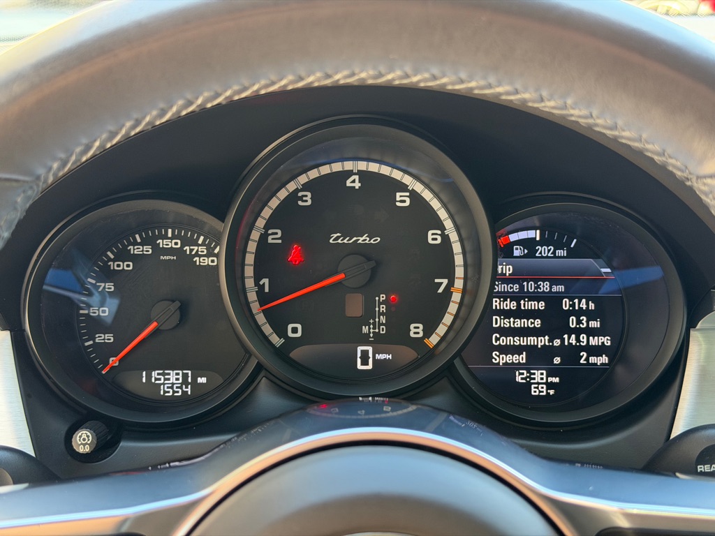 Photo 39 of this PORSCHE MACAN TURBO