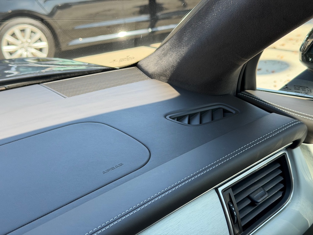 Photo 49 of this PORSCHE MACAN TURBO