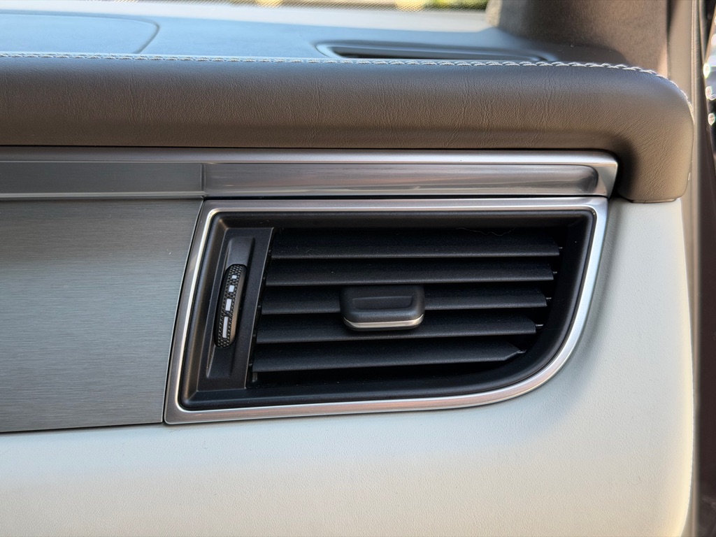 Photo 82 of this PORSCHE MACAN TURBO