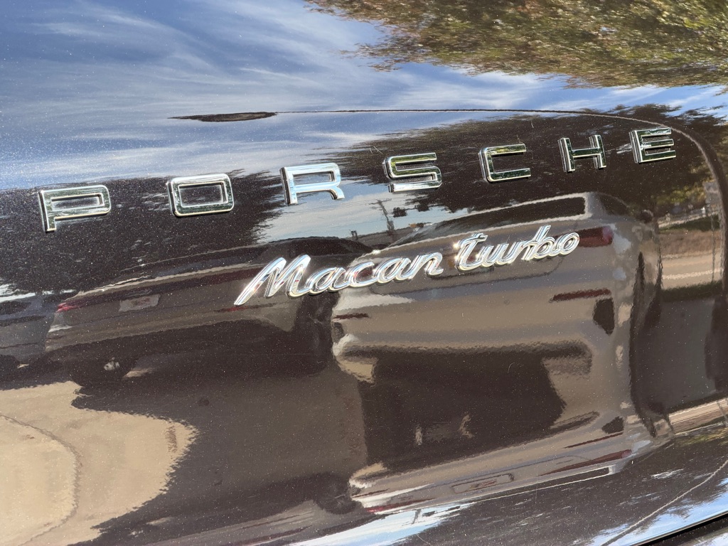 Photo 17 of this PORSCHE MACAN TURBO