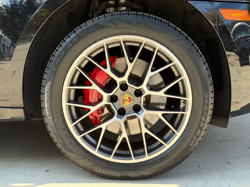 Photo 21 of this PORSCHE MACAN TURBO