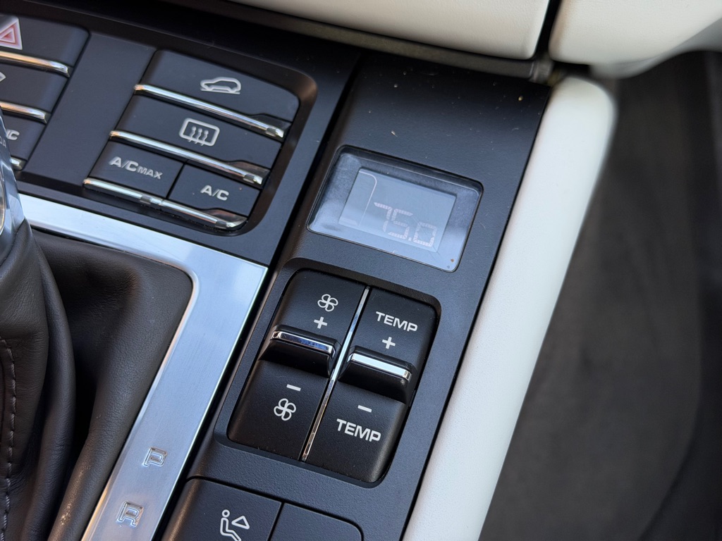 Photo 55 of this PORSCHE MACAN TURBO