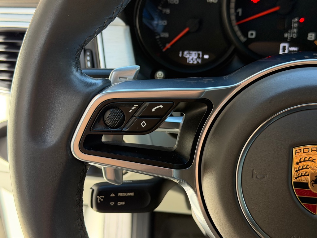 Photo 37 of this PORSCHE MACAN TURBO