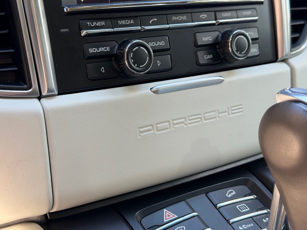 Photo 52 of this PORSCHE MACAN TURBO