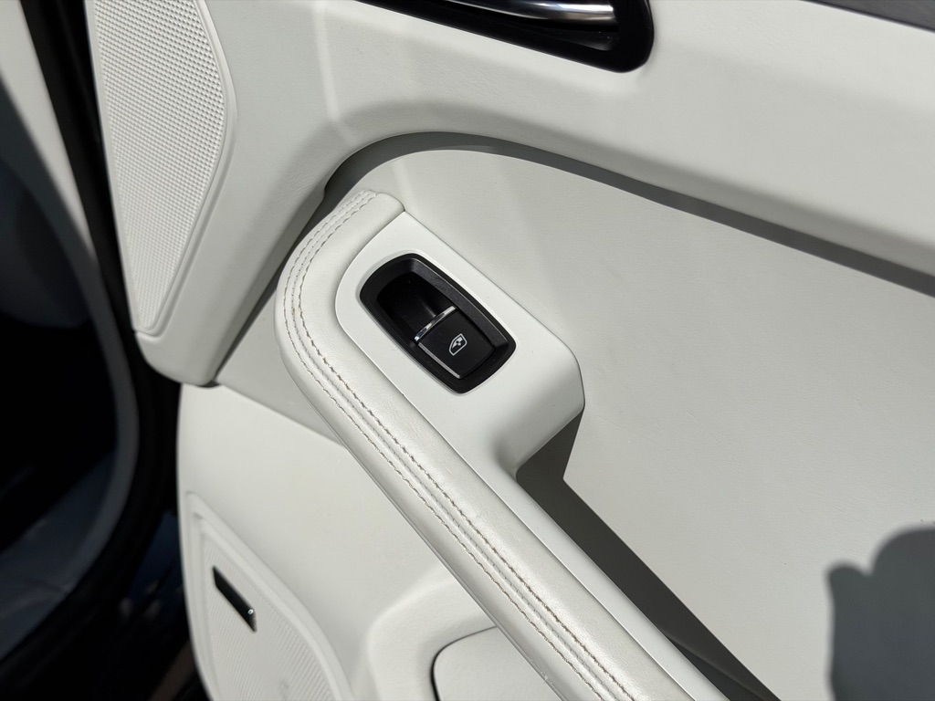 Photo 92 of this PORSCHE MACAN TURBO
