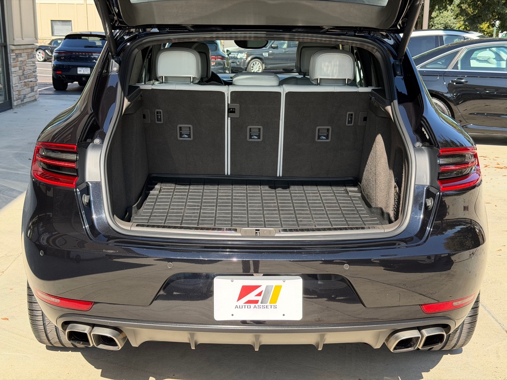 Photo 111 of this PORSCHE MACAN TURBO