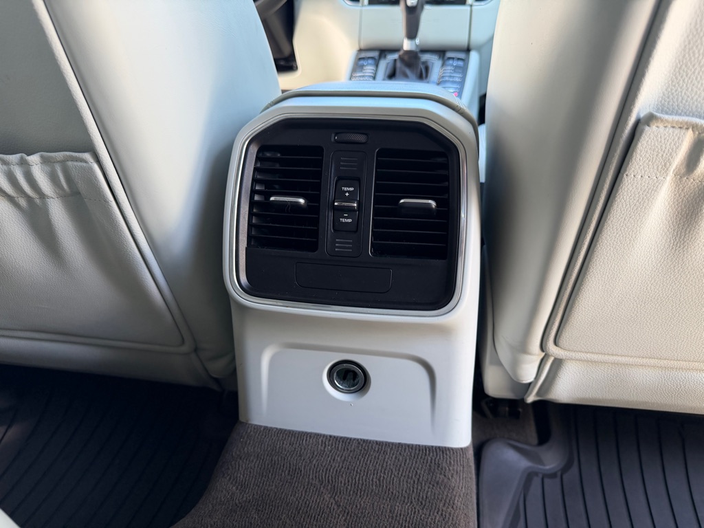 Photo 97 of this PORSCHE MACAN TURBO