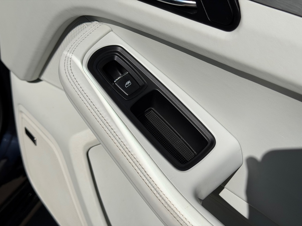 Photo 74 of this PORSCHE MACAN TURBO