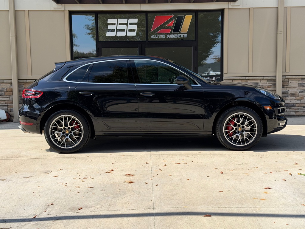 Photo 2 of this PORSCHE MACAN TURBO