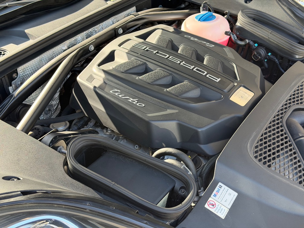Photo 119 of this PORSCHE MACAN TURBO