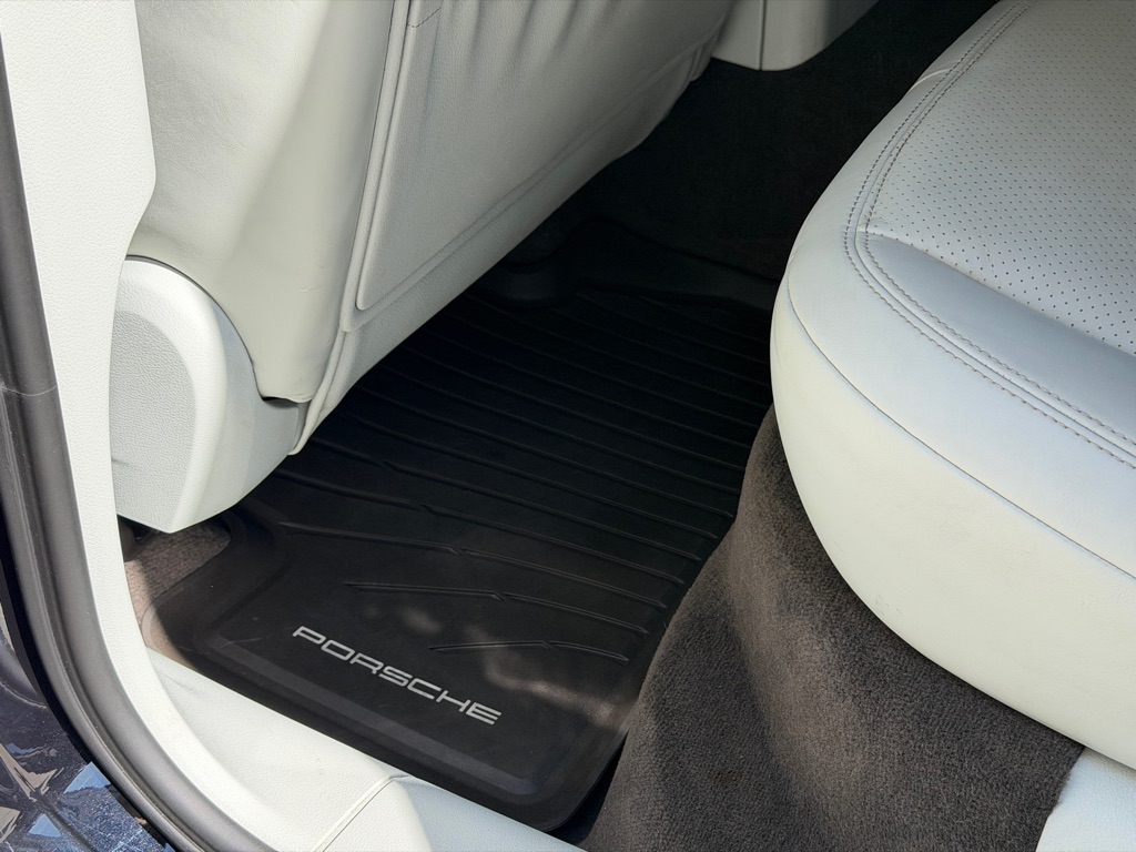 Photo 107 of this PORSCHE MACAN TURBO