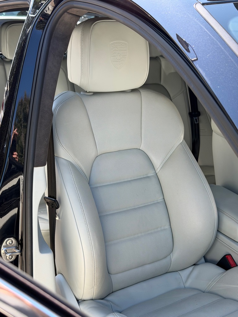 Photo 79 of this PORSCHE MACAN TURBO