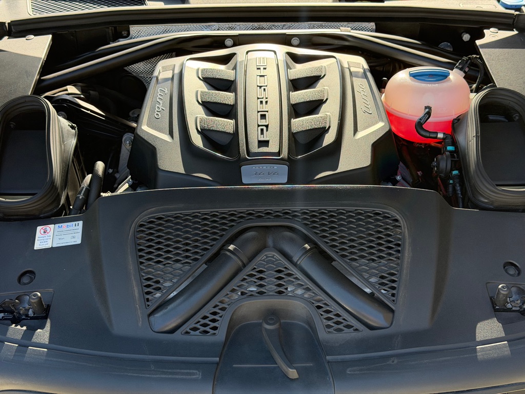 Photo 118 of this PORSCHE MACAN TURBO