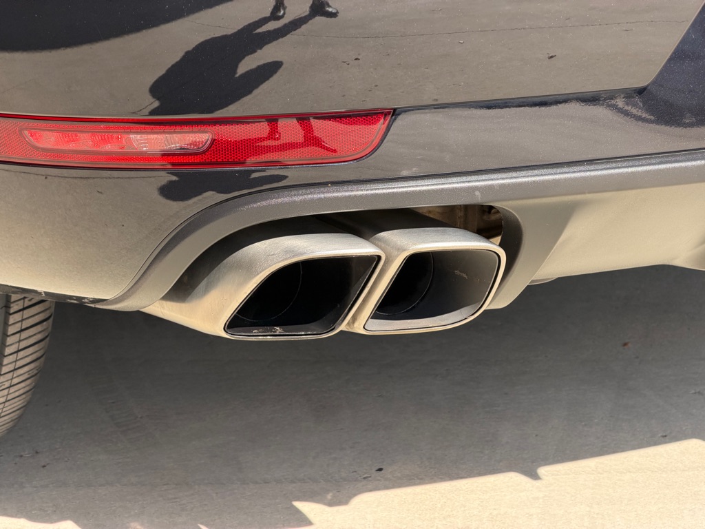 Photo 16 of this PORSCHE MACAN TURBO