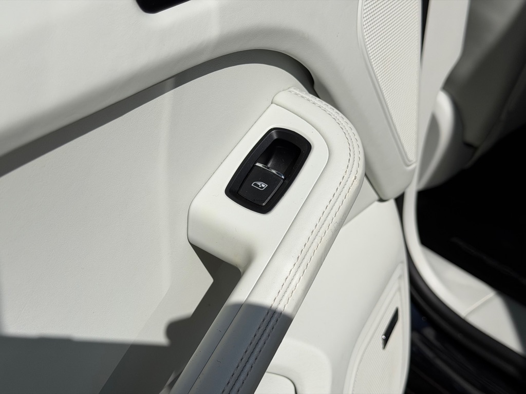 Photo 105 of this PORSCHE MACAN TURBO