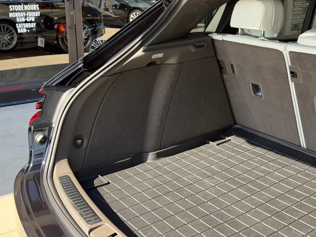 Photo 112 of this PORSCHE MACAN TURBO