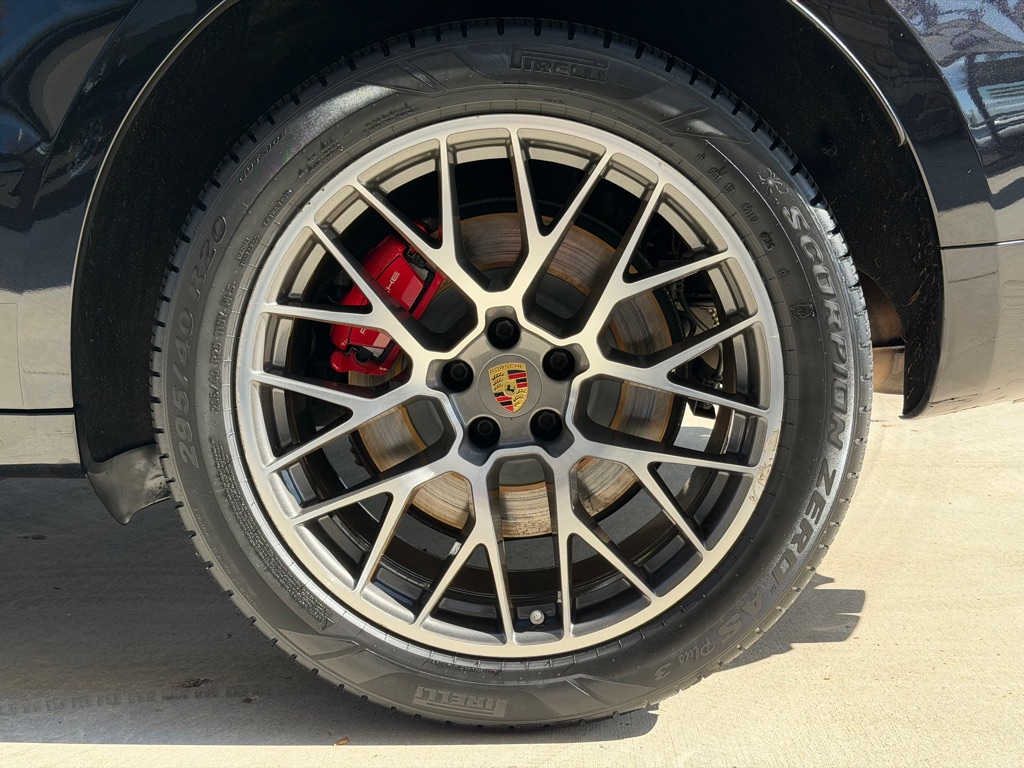 Photo 19 of this PORSCHE MACAN TURBO