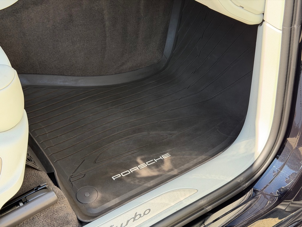 Photo 77 of this PORSCHE MACAN TURBO