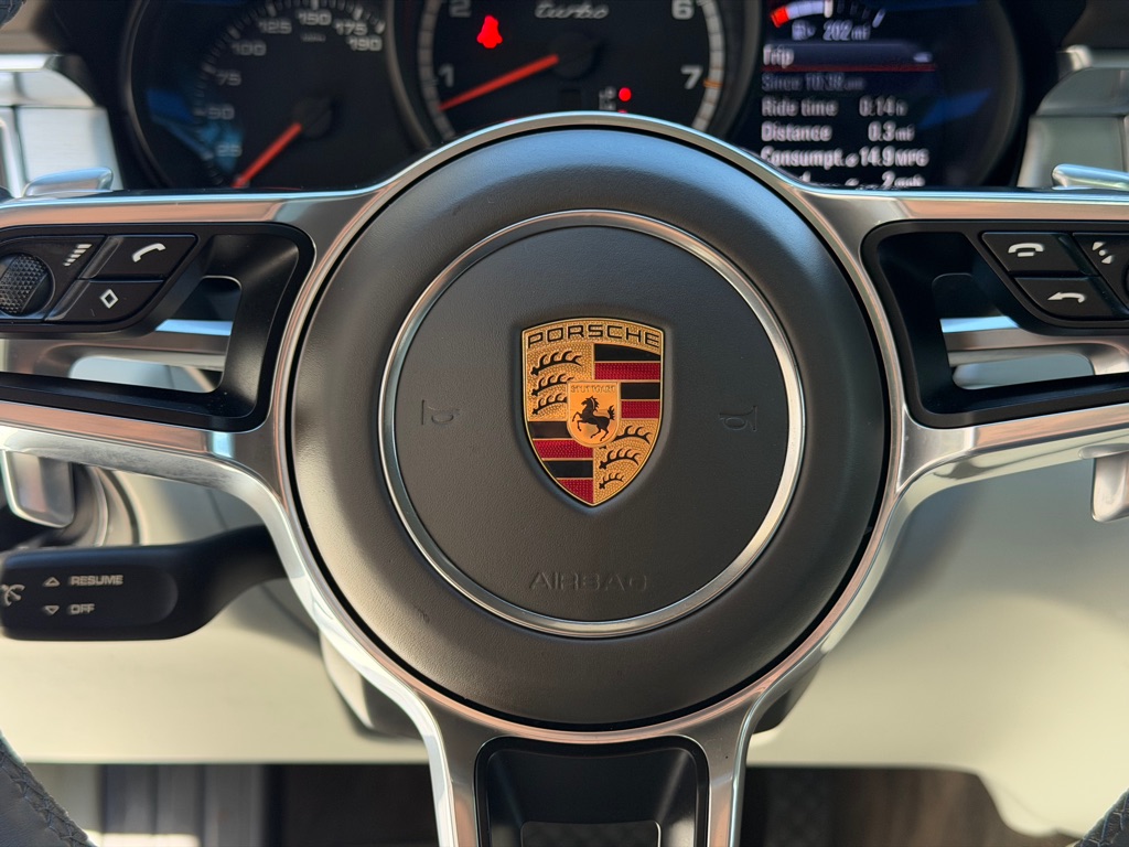 Photo 36 of this PORSCHE MACAN TURBO