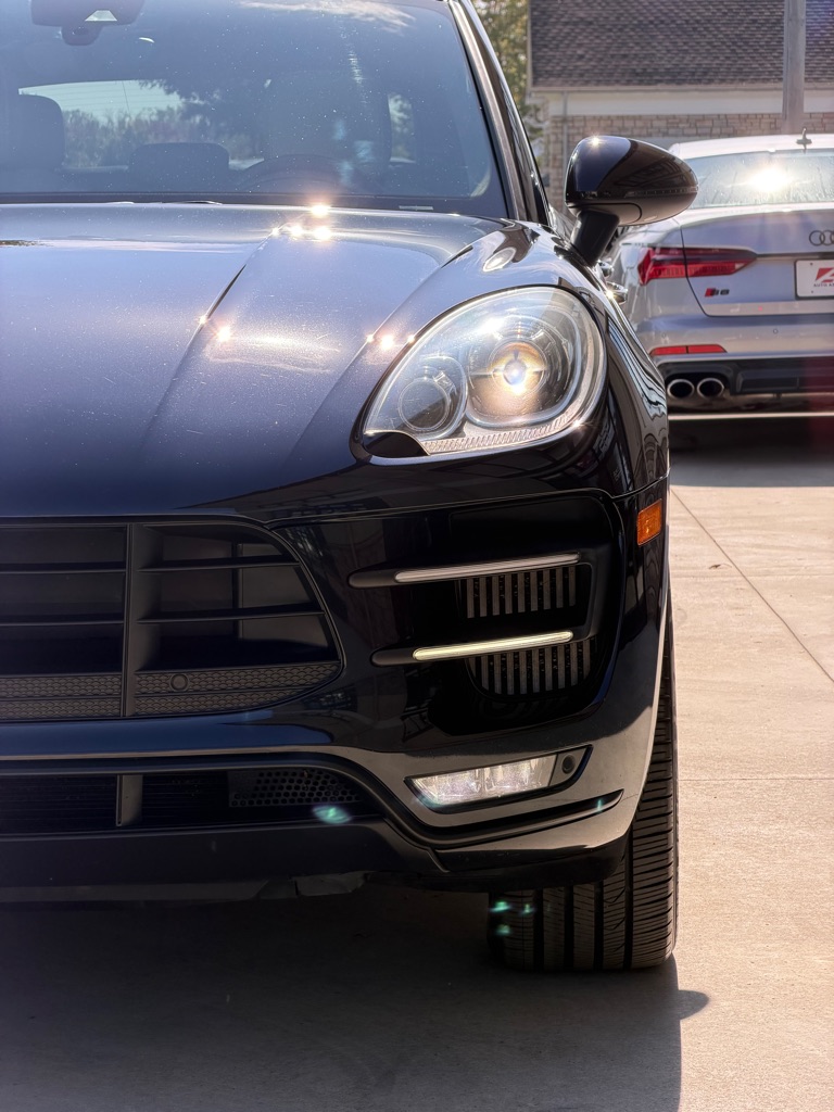 Photo 13 of this PORSCHE MACAN TURBO