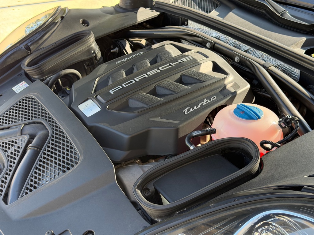 Photo 120 of this PORSCHE MACAN TURBO