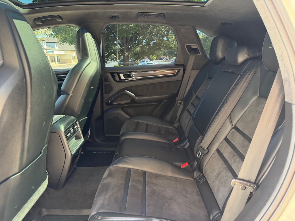 Photo 98 of this PORSCHE CAYENNE GTS