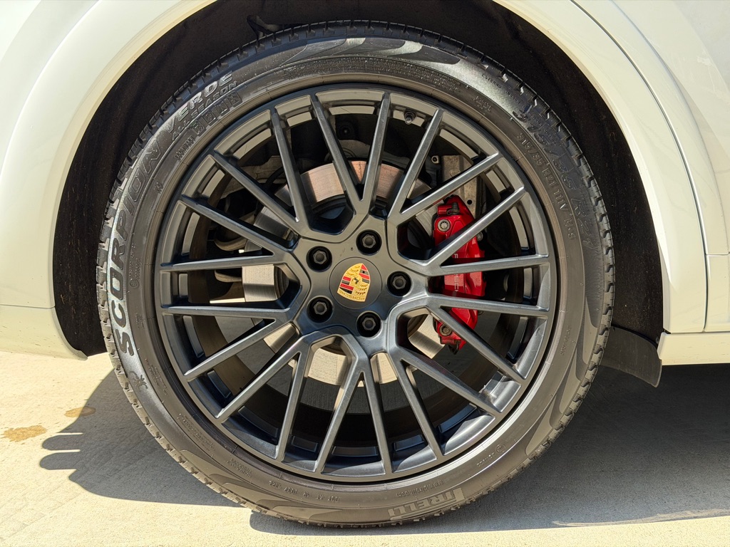 Photo 19 of this PORSCHE CAYENNE GTS