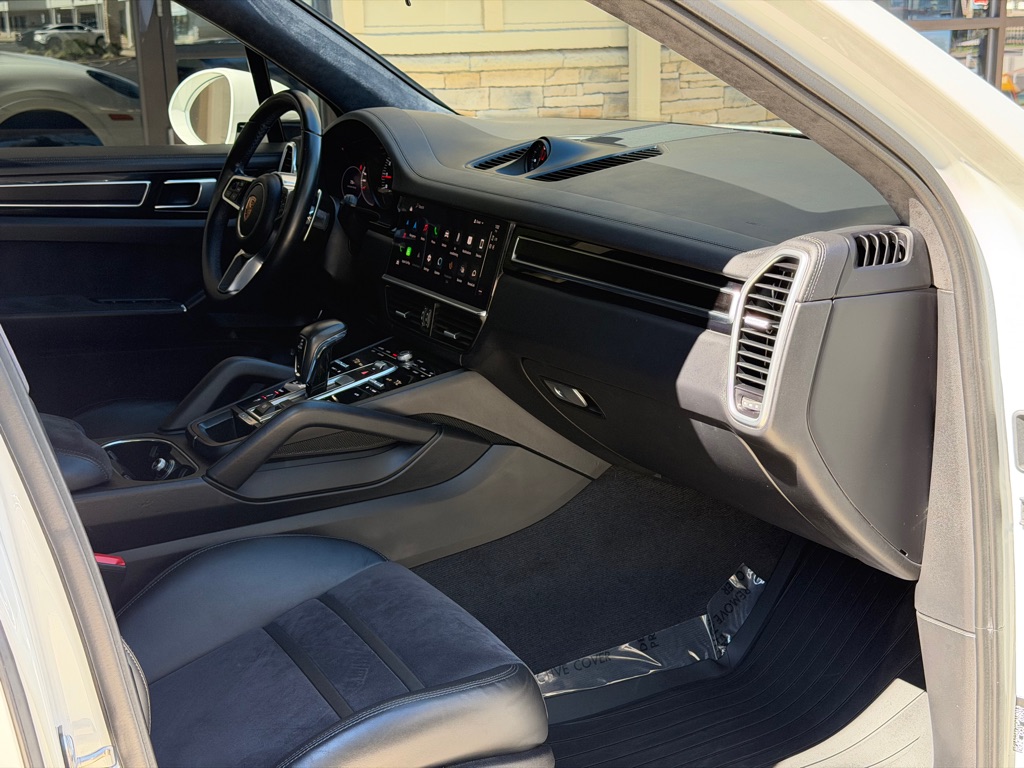 Photo 57 of this PORSCHE CAYENNE GTS