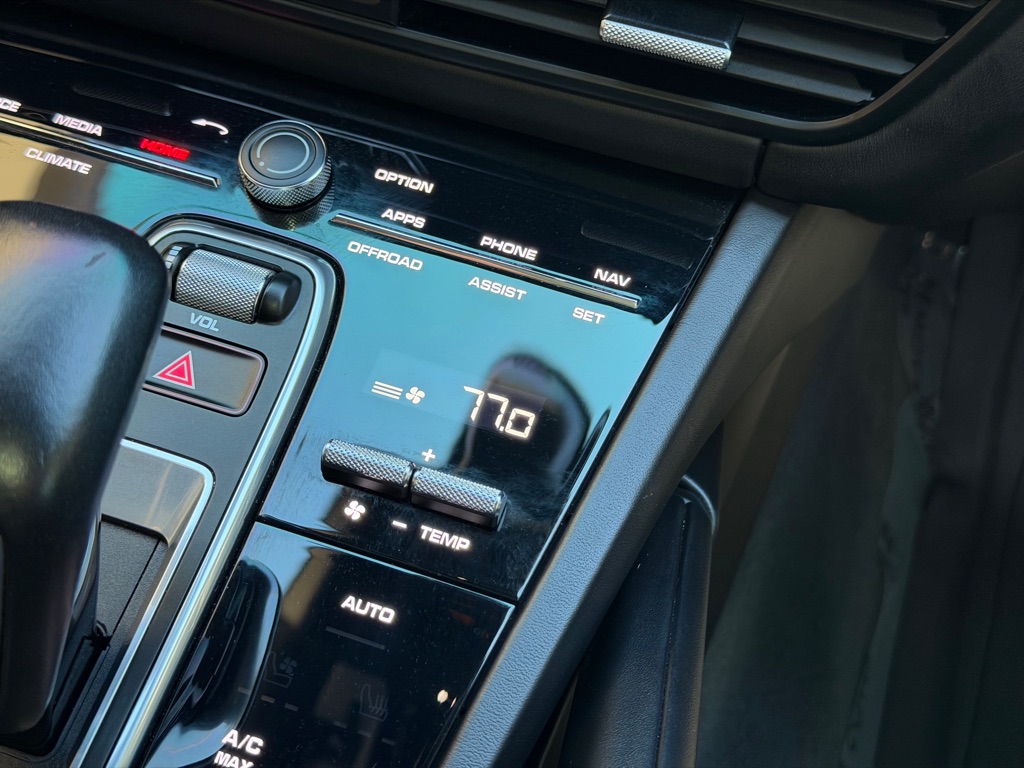 Photo 47 of this PORSCHE CAYENNE GTS