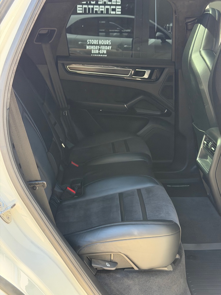 Photo 75 of this PORSCHE CAYENNE GTS