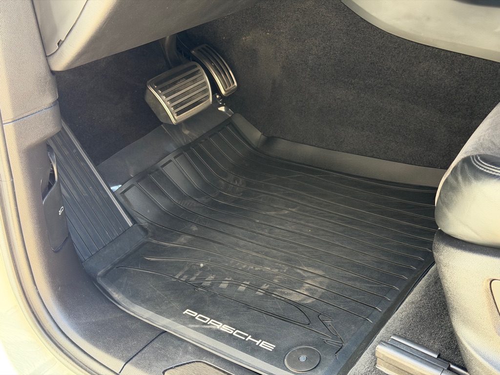 Photo 28 of this PORSCHE CAYENNE GTS