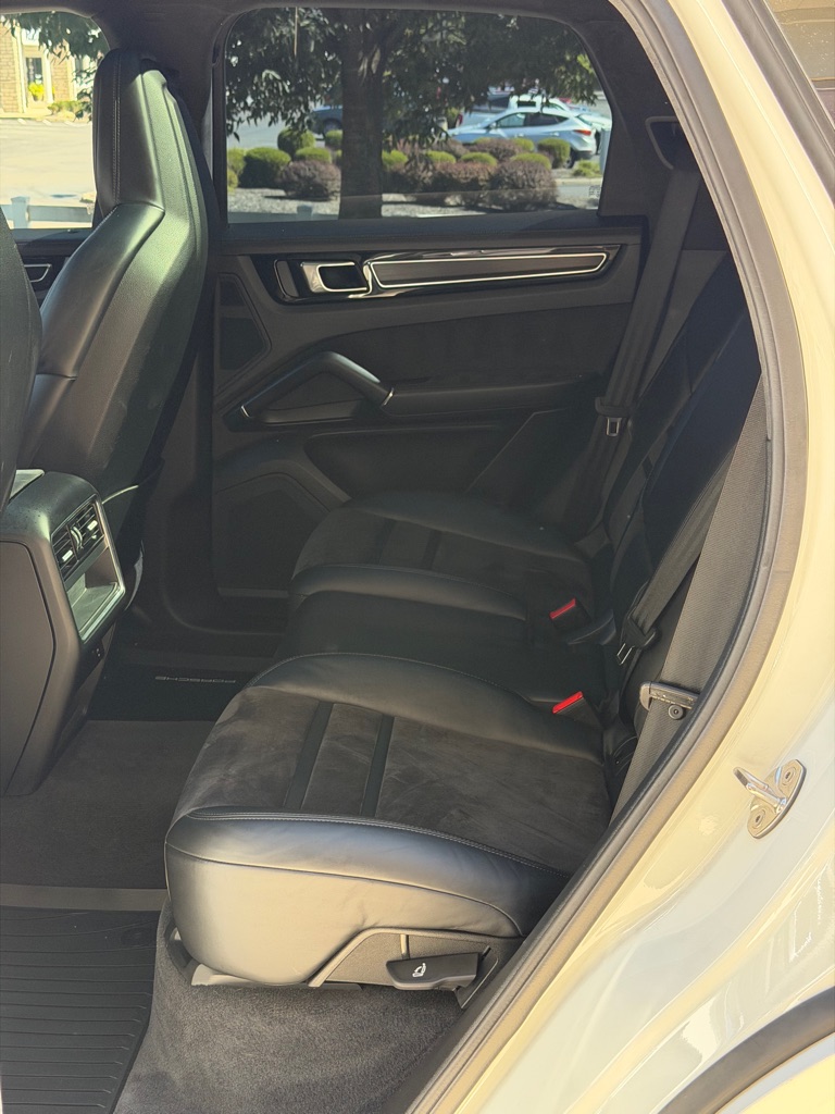 Photo 89 of this PORSCHE CAYENNE GTS