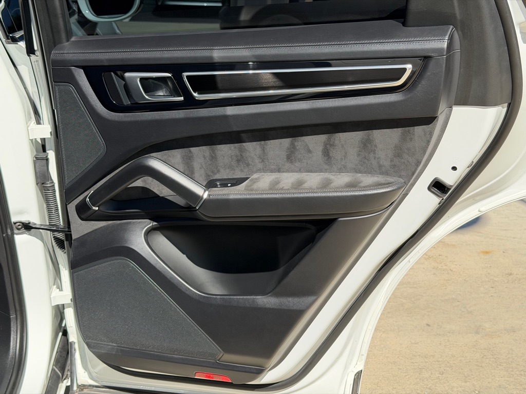 Photo 77 of this PORSCHE CAYENNE GTS