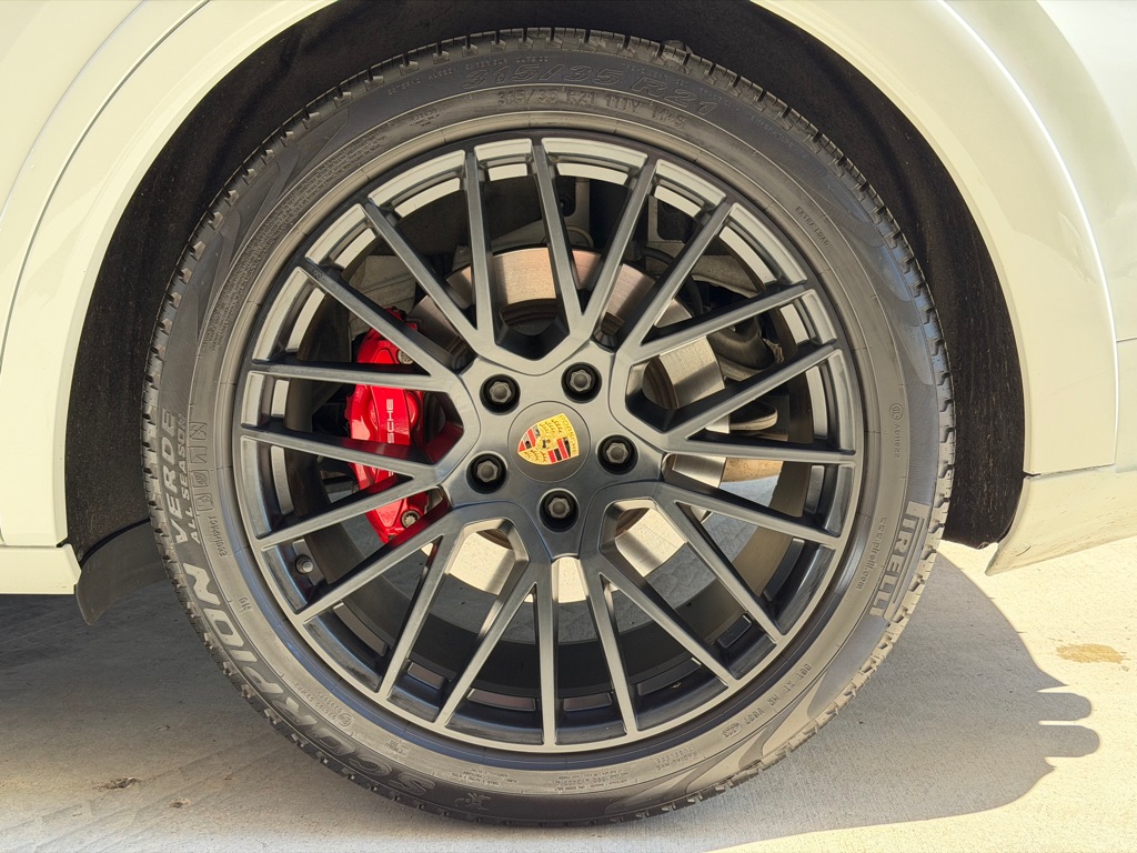 Photo 18 of this PORSCHE CAYENNE GTS