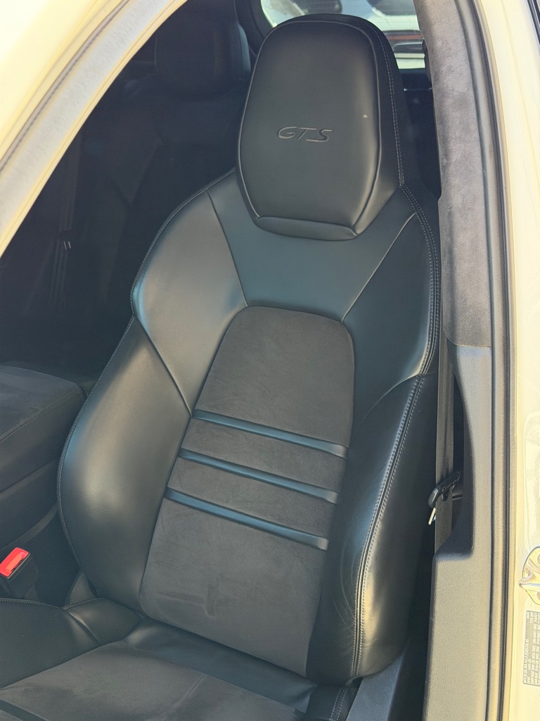 Photo 30 of this PORSCHE CAYENNE GTS