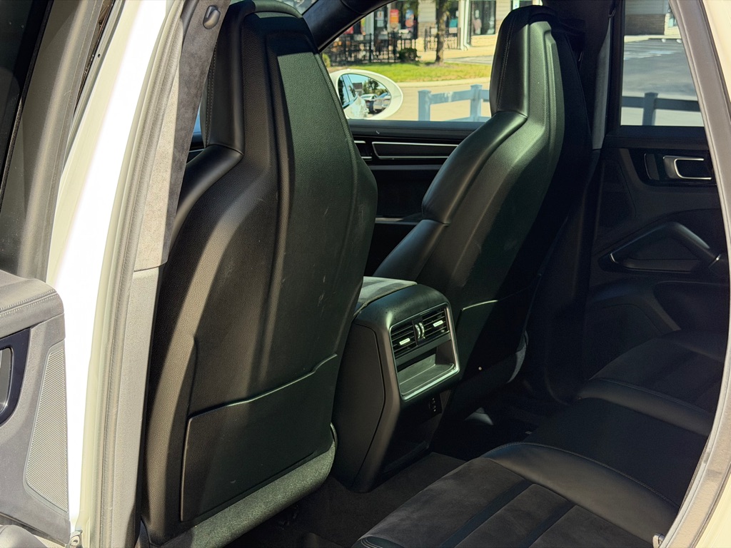 Photo 90 of this PORSCHE CAYENNE GTS