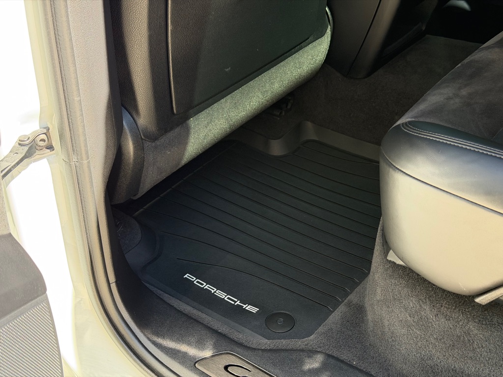 Photo 96 of this PORSCHE CAYENNE GTS