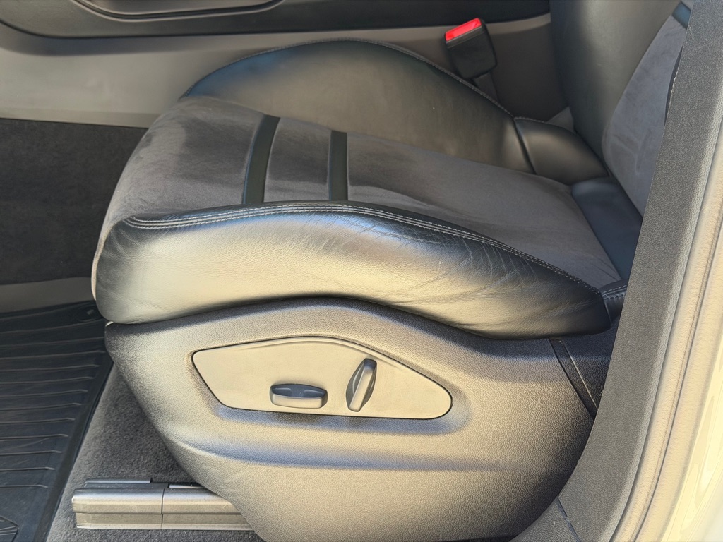 Photo 29 of this PORSCHE CAYENNE GTS