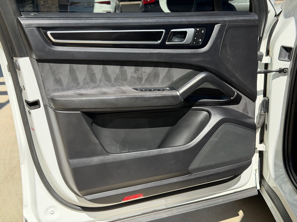 Photo 23 of this PORSCHE CAYENNE GTS