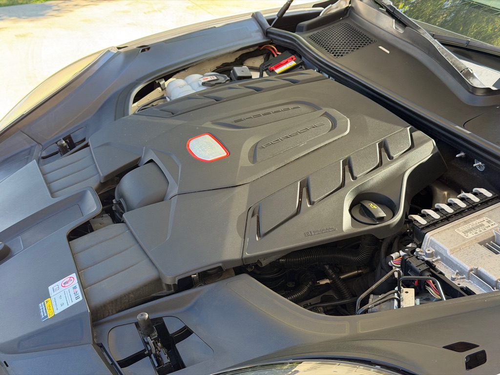 Photo 106 of this PORSCHE CAYENNE GTS