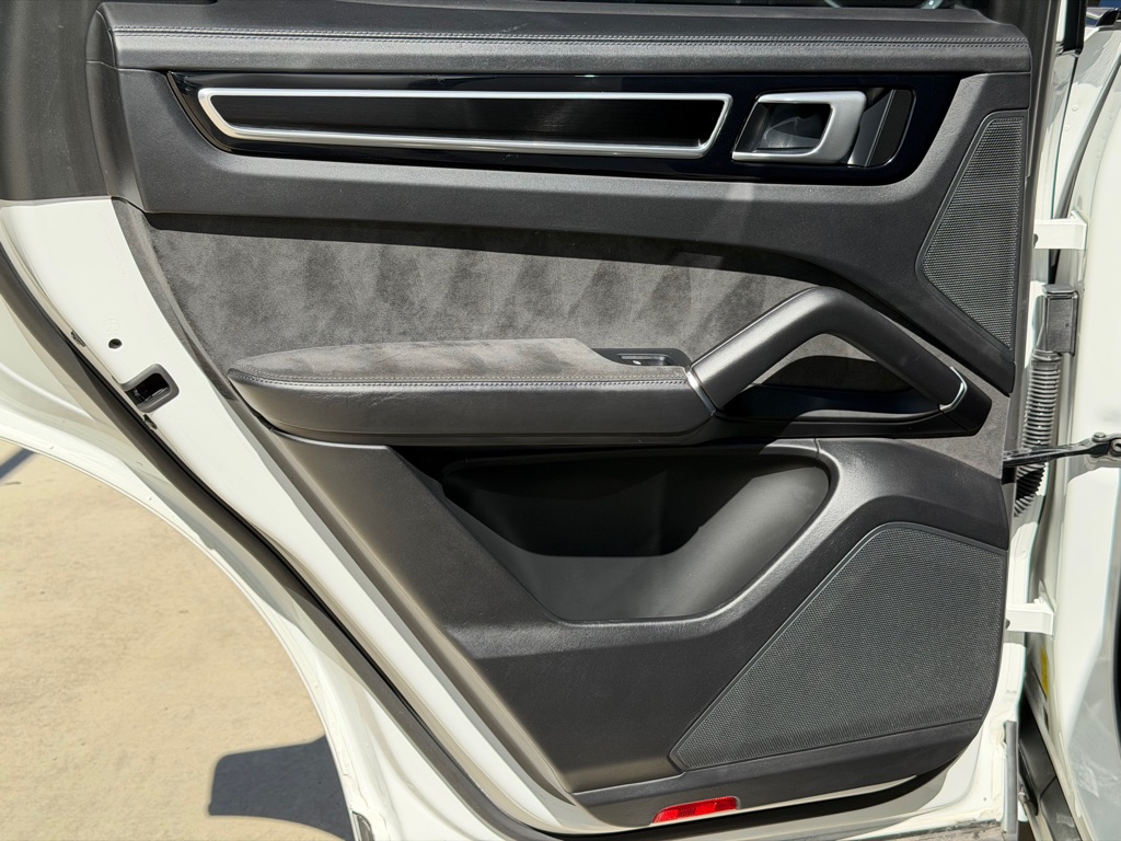Photo 91 of this PORSCHE CAYENNE GTS