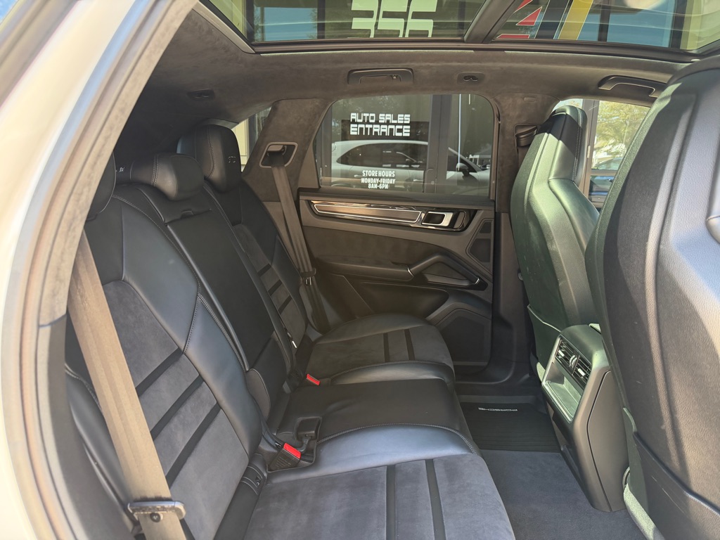 Photo 84 of this PORSCHE CAYENNE GTS