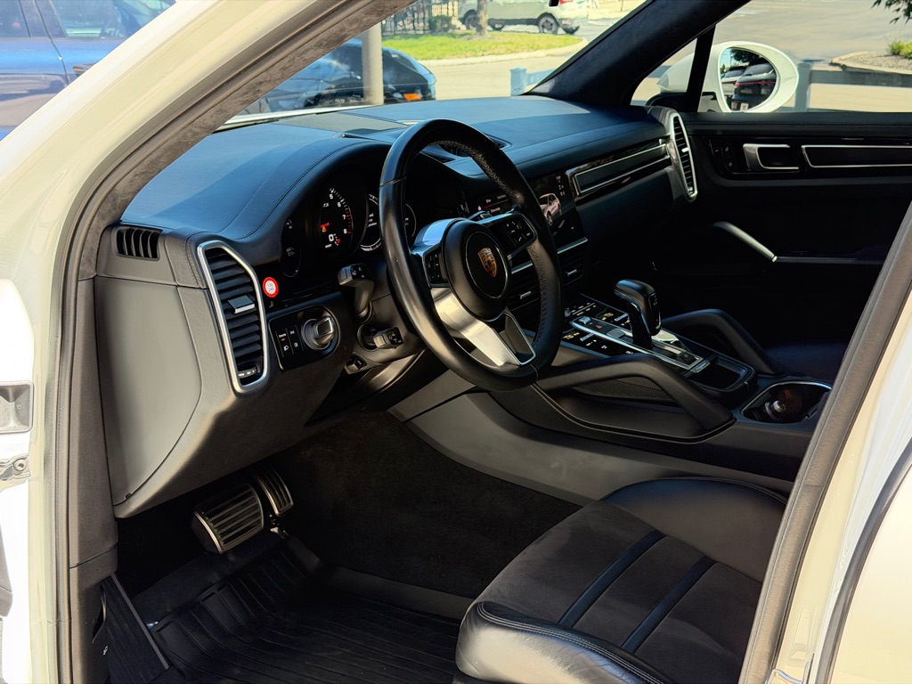 Photo 22 of this PORSCHE CAYENNE GTS